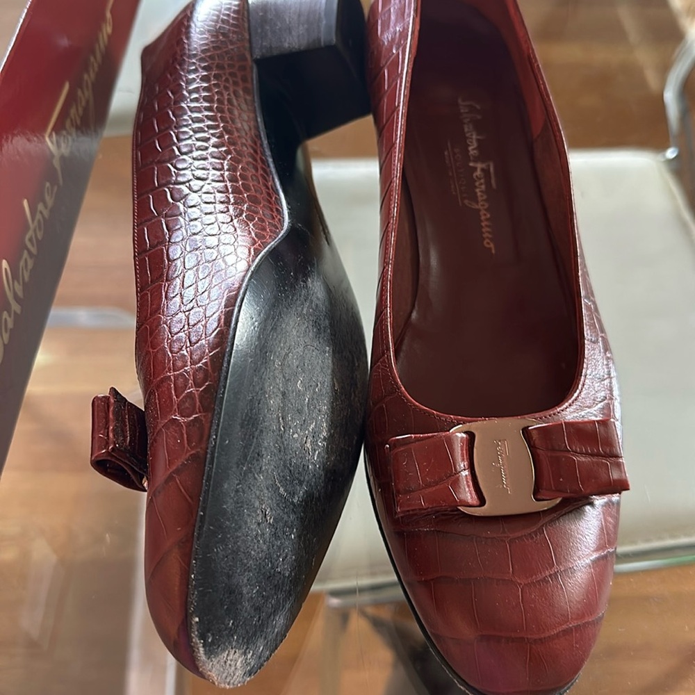 Salvatore dark red crocodile style used